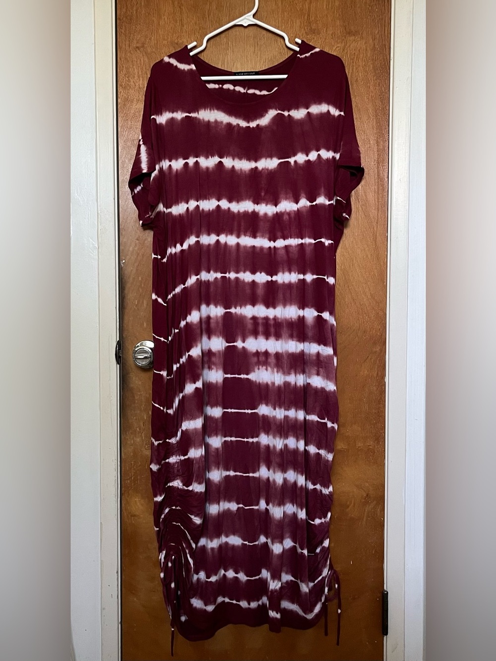 Lane Bryant maroon/white short-sleeve tie dye maxi dress side ties at bottom EUC